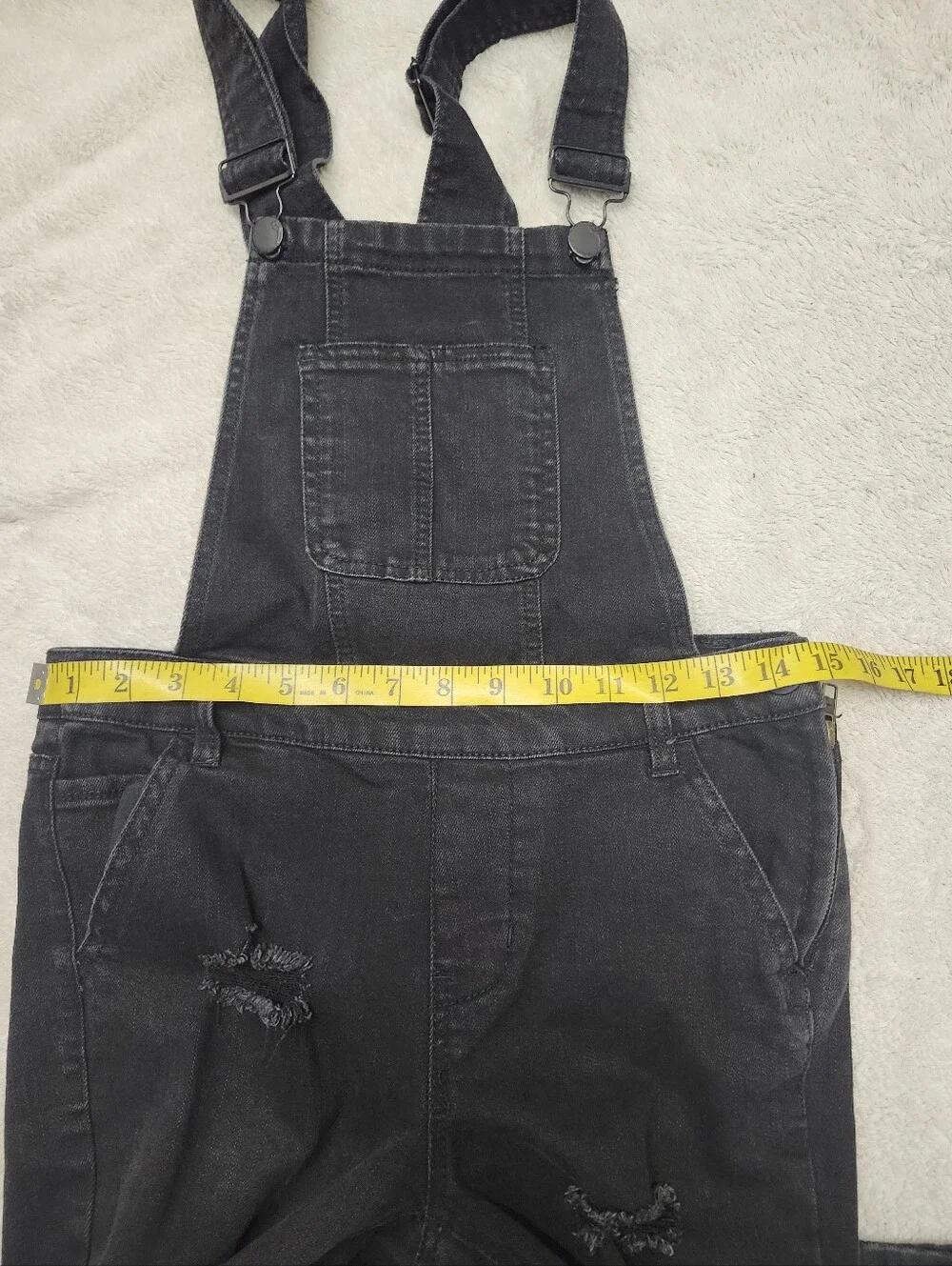 • Dollhouse Junior’s Distressed Denim Jean Skinny Leg Overalls Size 7 Black